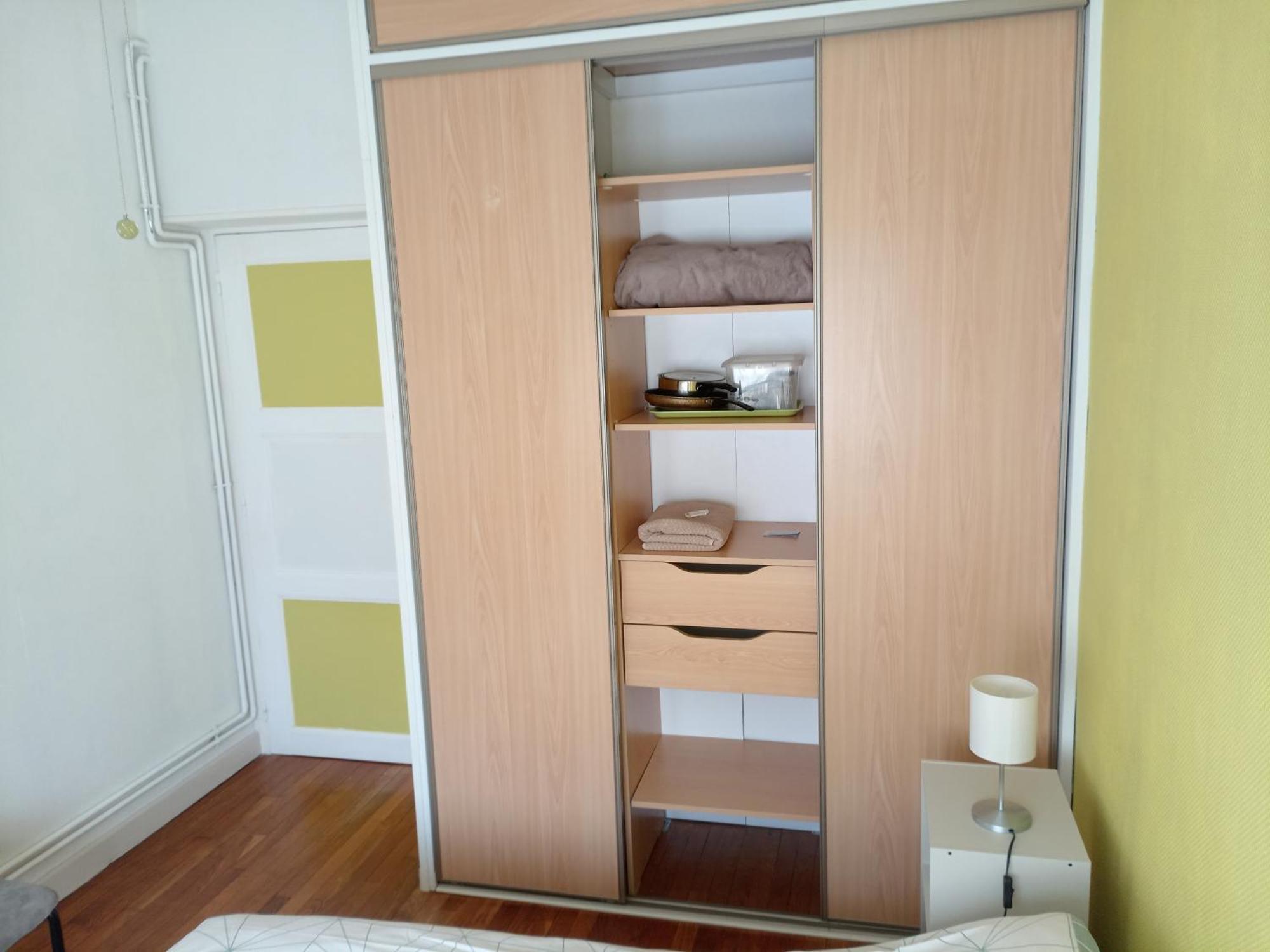 Chambre Meublee Au Coeur De Ville - Chez L'Habitant Le Creusot Zewnętrze zdjęcie